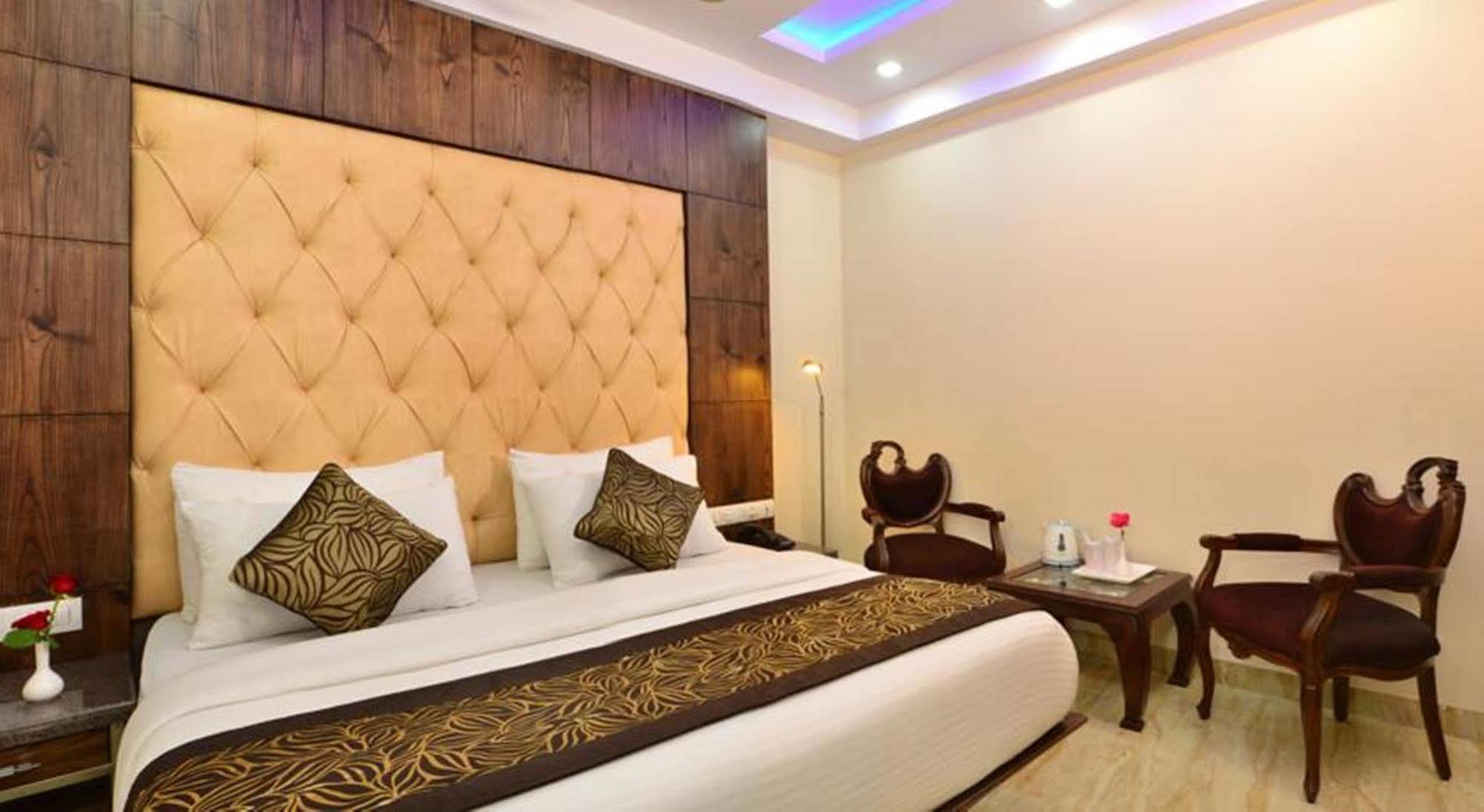Hotel Stay Well Dx Nuova Delhi Esterno foto