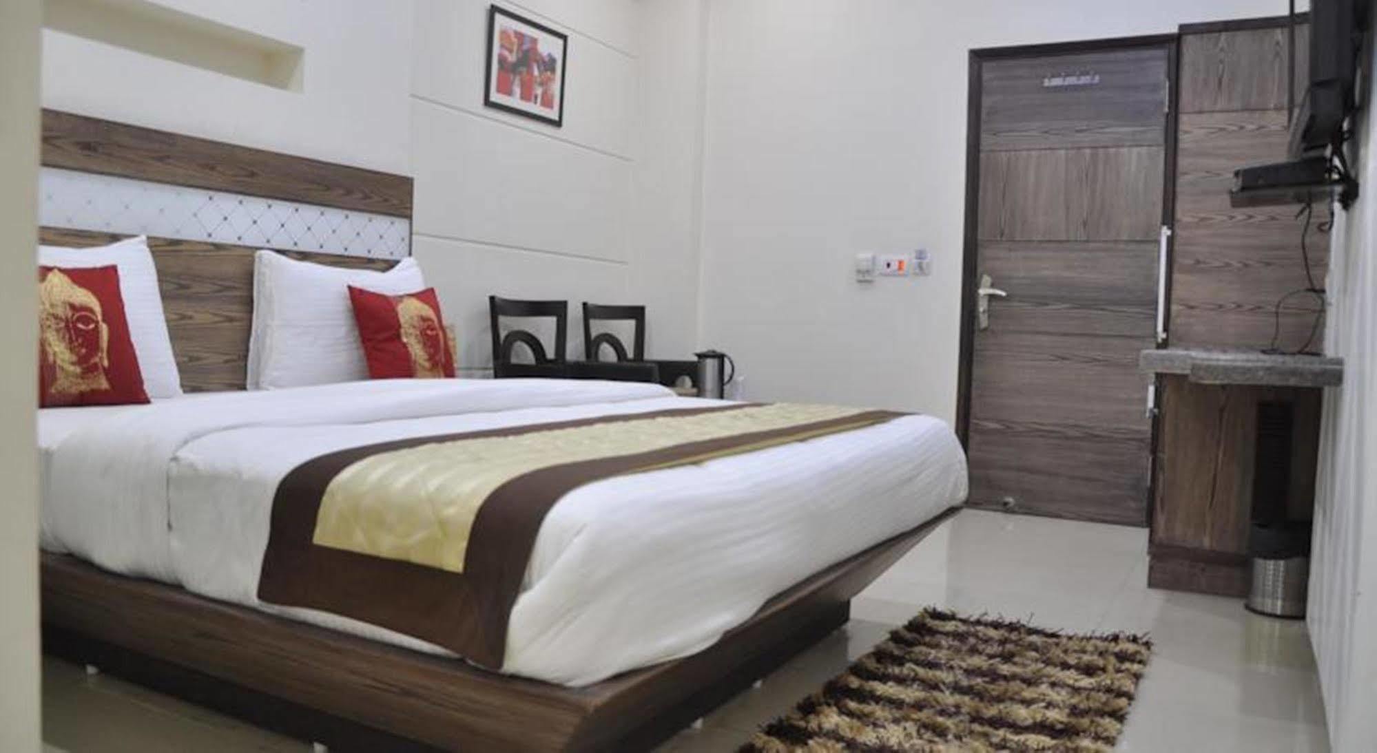 Hotel Stay Well Dx Nuova Delhi Esterno foto