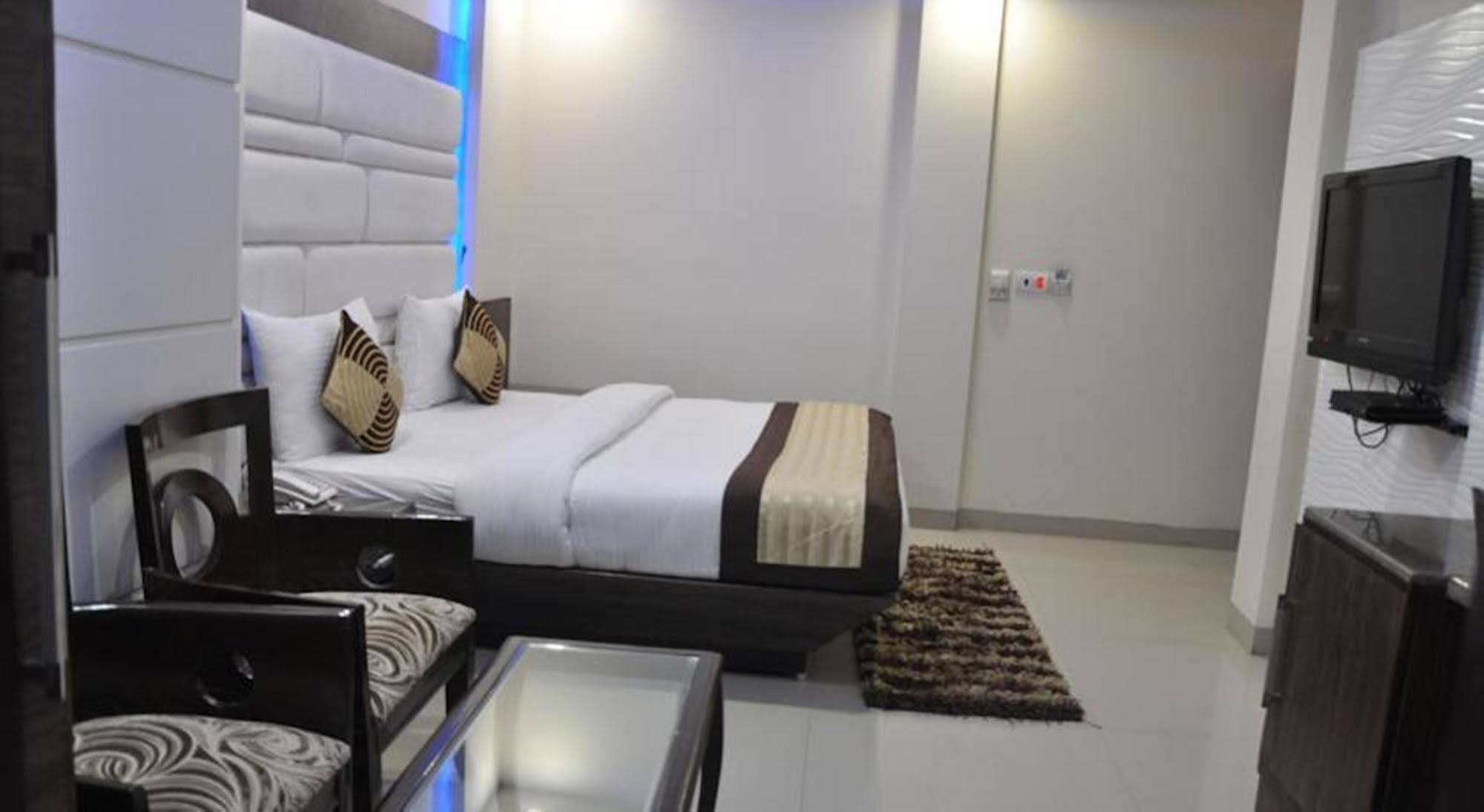 Hotel Stay Well Dx Nuova Delhi Esterno foto