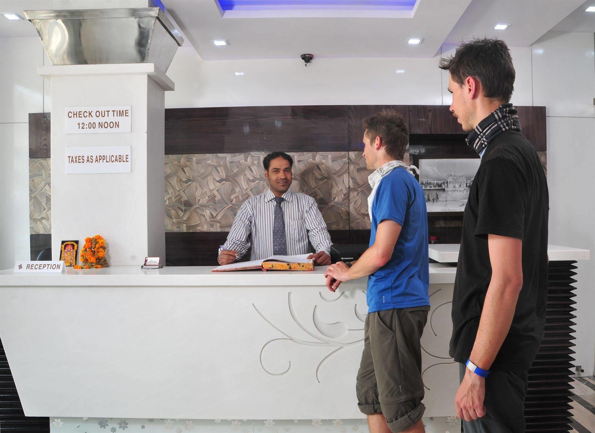 Hotel Stay Well Dx Nuova Delhi Esterno foto