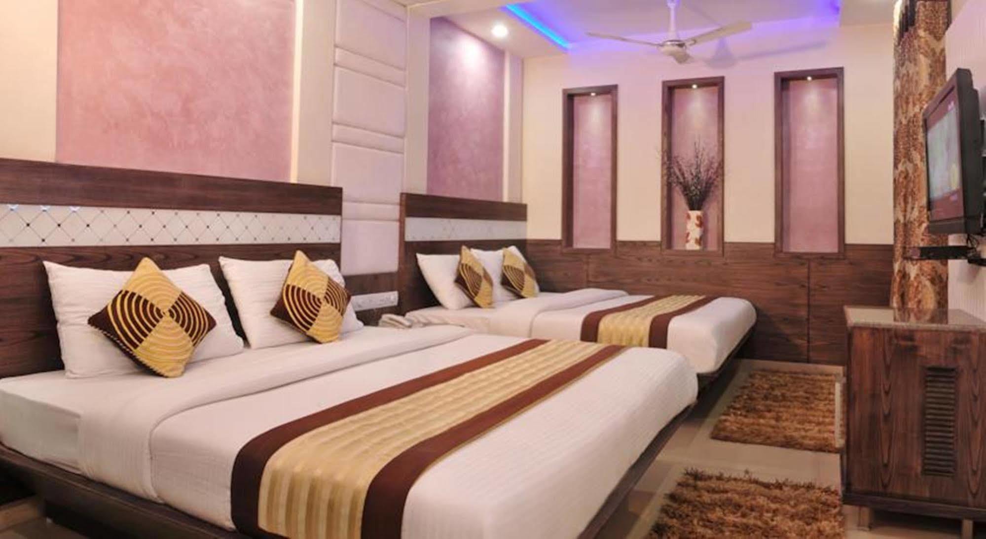 Hotel Stay Well Dx Nuova Delhi Esterno foto