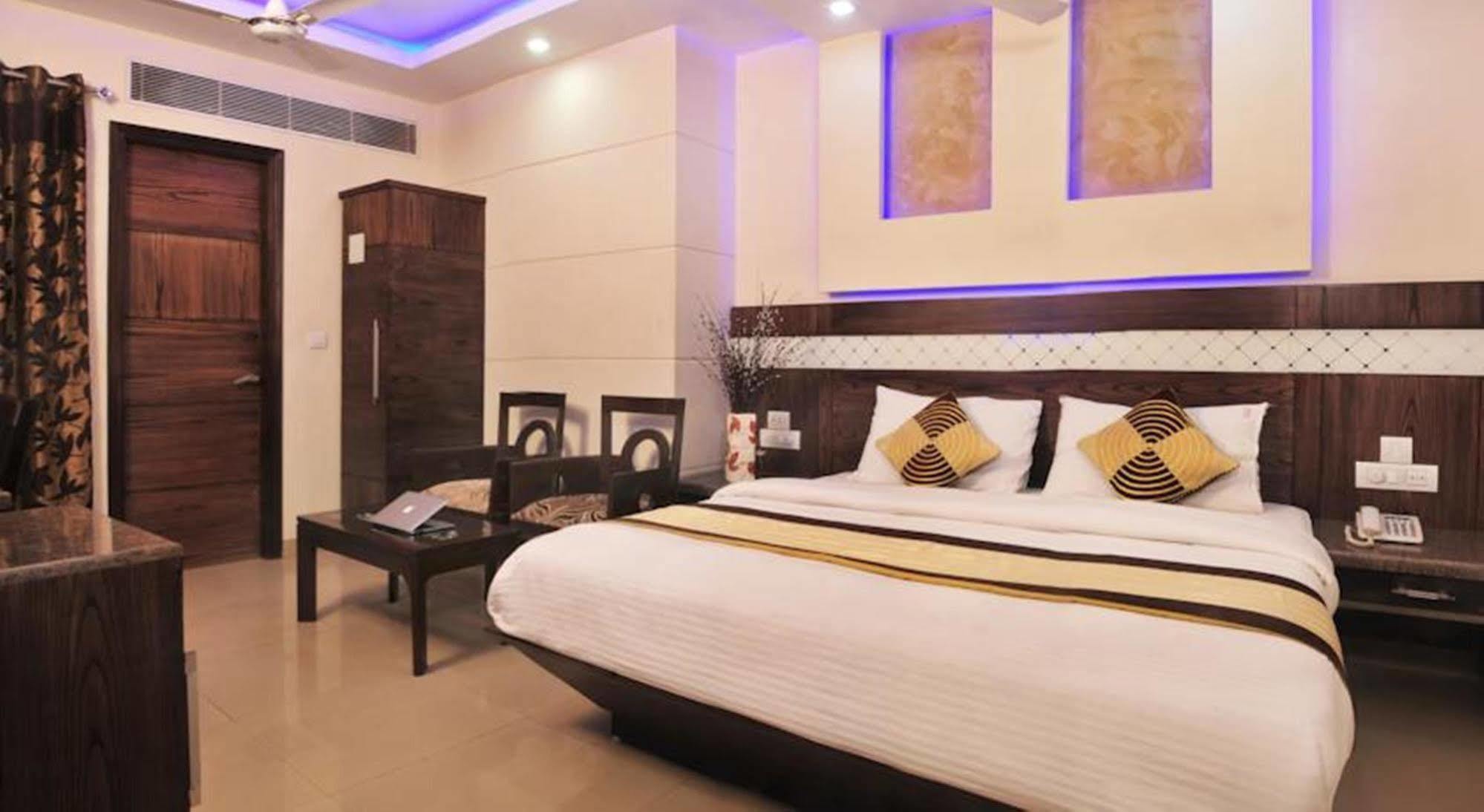 Hotel Stay Well Dx Nuova Delhi Esterno foto