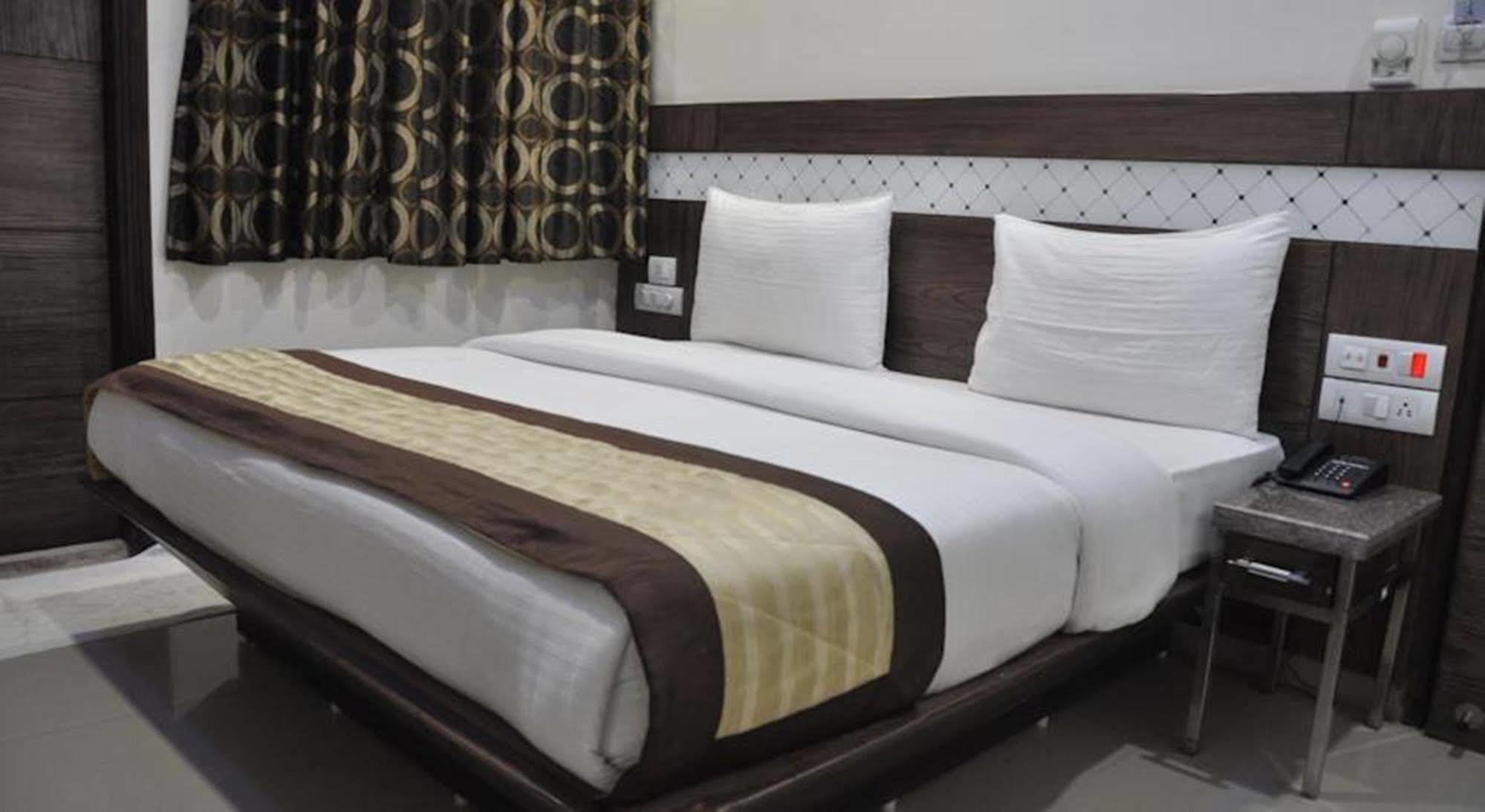 Hotel Stay Well Dx Nuova Delhi Esterno foto