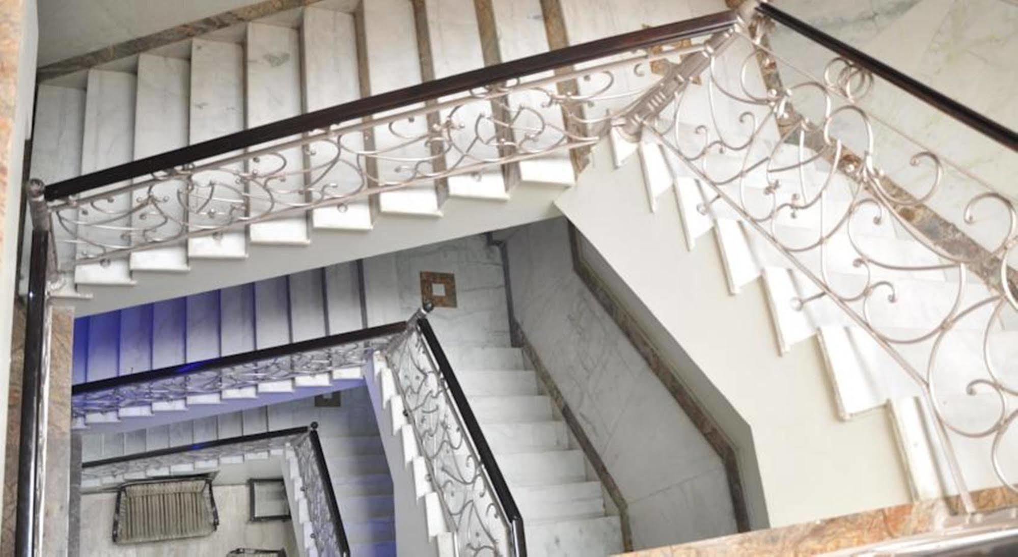 Hotel Stay Well Dx Nuova Delhi Esterno foto